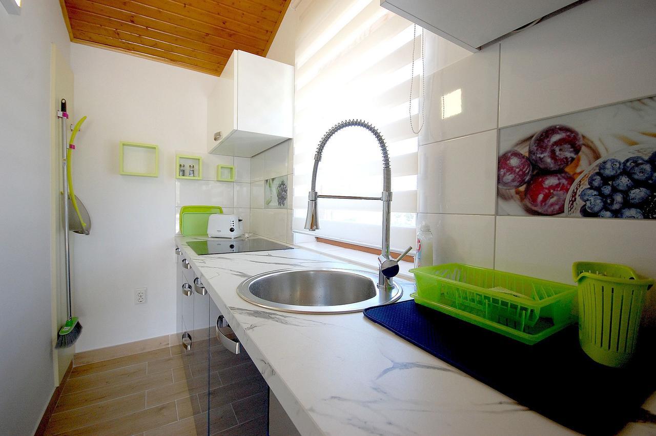 Apartment Bedenikovic By El-Pi Tours مالينسكا المظهر الخارجي الصورة